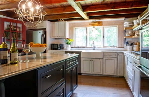 Rowland Other | An Unforgettable Escape at the Hammer House at Three Hammers Winery.