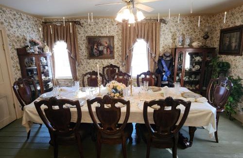 Jonesborough House | Angeline's Room at The Historic Eureka Inn and Event Center