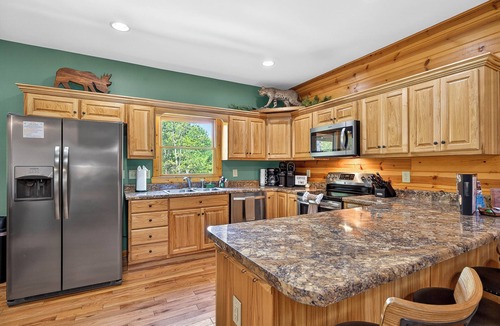 Ellijay Cabin | Arcade Cabin with Sauna, Cold Plunge, Hot Tub, Putting Green, and Mountain View