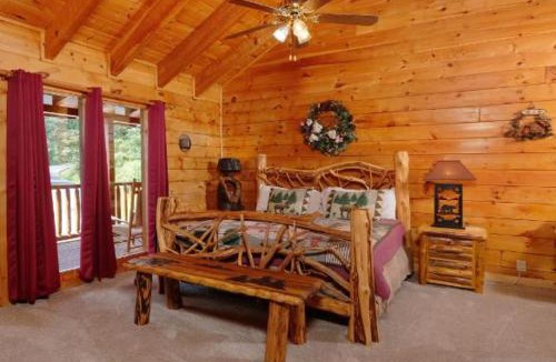 Chalet Village Ski Chalet | Arcade game, hottub, dog friendly 2 bedroom log cabin in Gatlinburg near Ober and the national park!