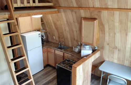 Mountain City House | Arched Cabin near Damascus, VA