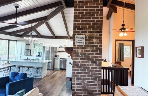 Dan River Cabin | Archer's Perch -Incredible view - Right along the Blue Ridge Parkway