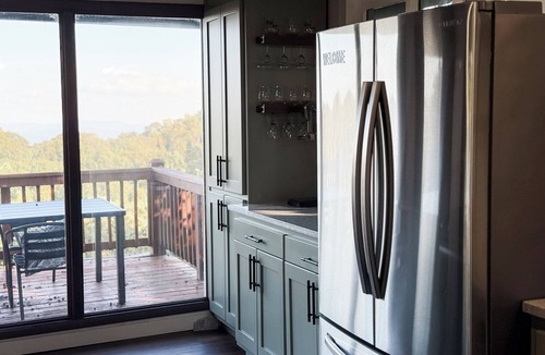 Dan River Cabin | Archer's Perch -Incredible view - Right along the Blue Ridge Parkway