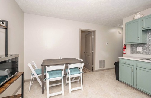 Williamstown House | Arkstone Retreat - 3 in 1! Only 4 min to the Ark!
