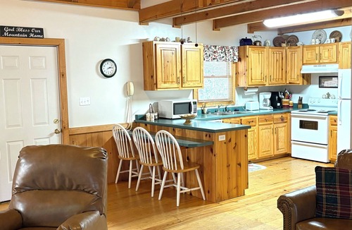 Candler Cabin | Asheville - Mountain Laurel Cabin - Secluded Mountain Getaway