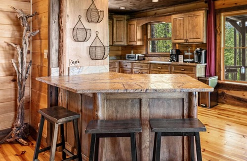 Raccoon Ridge Cabin | Aska Ridge Lodge|Hot Tub|MTN Views|Pool Table