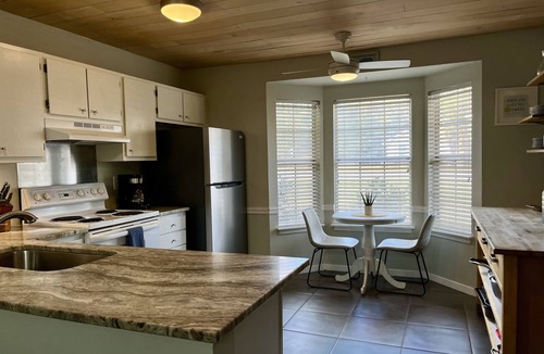 Mount Pleasant House | August Sale! Minutes from the islands, shops, parks, and downtown!