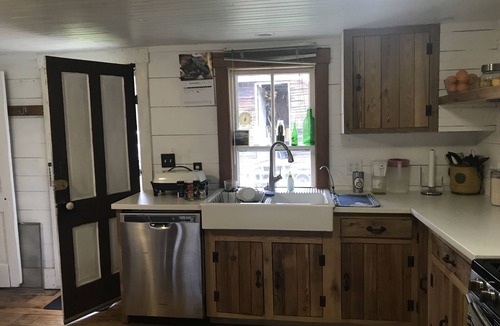 Davis House | Authentic Creekside restored farmhouse - birding w 60 ac of wildlife trails