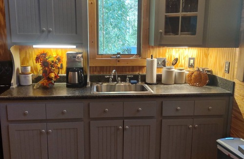 Peaks Cabin | Autumn is just around the corner! Book now and come enjoy the mountain air!