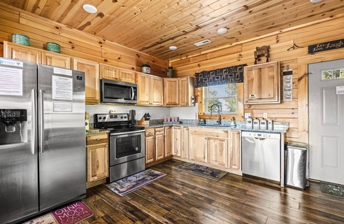 Sevierville Cabin | Avail July 10-15! Smoky Mtn. View Cabin with Hot Tub 3br-3ba - Game Room