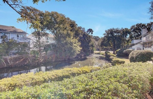 Twin Oaks Condo | Award-Winning Resort Amenities | Racquet Club Villa 6