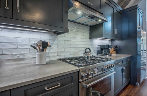 Lake Norman of Catawba Cottage | Azalea Retreat - The Cottage by Avantstay Pool