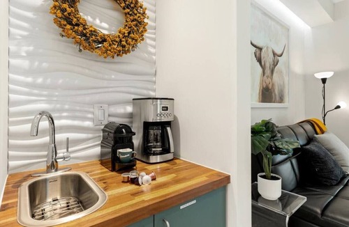 Jefferson City House | Barndo1 Fluffy Cow Farm Stay at Cedar Pond Farms