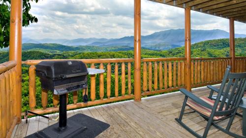 Pigeon Forge Villa | Bashful Bear: 6bdrm 6bath, Specials, Free Tickets, Elevator, Amazing View, Hot Tub, Gameroom