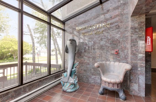 Southend Condo | Beachfront Condo With Pool