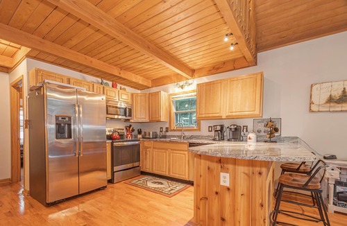 North Glade Hills House | Bear Mountain Lodge | Lake Access, Quiet Community