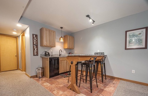 North Glade Hills House | Bear Mountain Lodge | Lake Access, Quiet Community