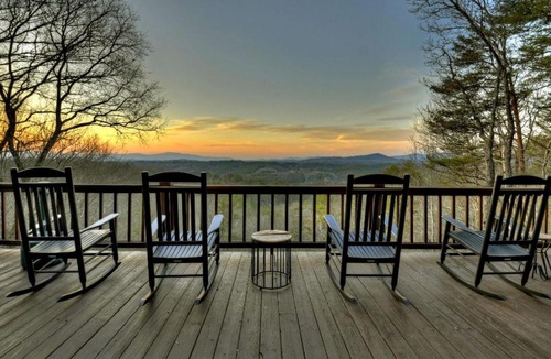 Morganton Villa | Bear Necessities Forget about your worries and cozy up around the firepit with friends