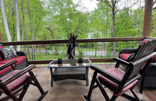 Hiawassee Cabin | Bears’ Den at Beech Cove Hiawassee, GA