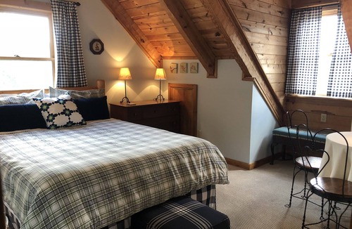 Vilas Cabin | Beautiful Blue Ridge Views, Beautiful Pastoral Setting - HH Mtn Happy