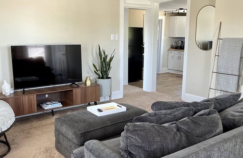 Findlay House | Beautiful & Comfortable One Bedroom/One Bathroom