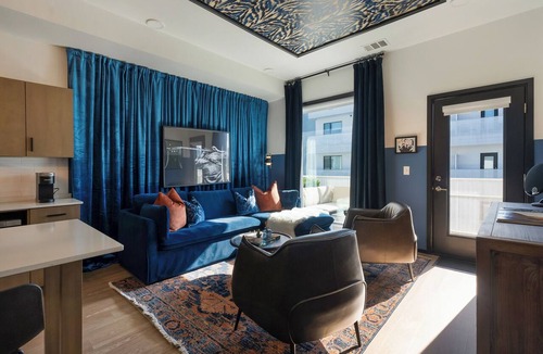 Edgehill Condo | Beautiful Condo in The Gulch. Walk to BRDWY! Pool, Gym, and Covered Parking!