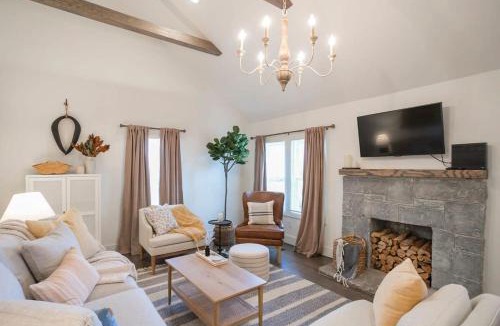 Donelson Hills House | Beautiful Cottage in Donelson Close to Opryland