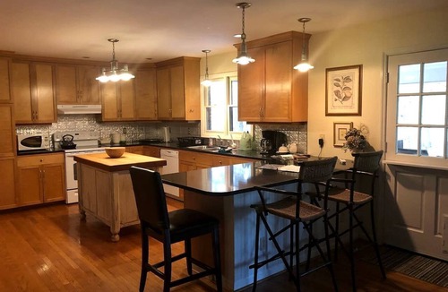 Franklin Cabin | Beautiful Cozy Barn with Great Views in Franklin Tennessee