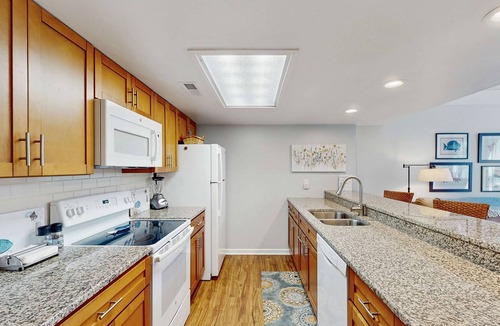 Ocean Ridge Condo | Beautiful home with natural light, lagoon views - Community Hot tub & Pool