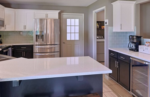 Mount Mourne House | Beautiful Lake Retreat with a Bar & Game-room