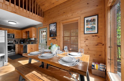 Sevierville Cabin | Beautiful Mountain VIEWS! Cozy! Privacy! Hot Tub! Pets OK! Pool & Fishing Pond!