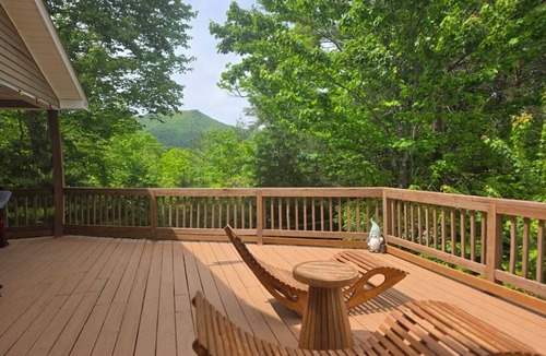 Hiawassee Cabin | Beautiful Mountain Views-Fenced Yard-EV Charger