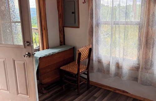 Tazewell Cabin | Beautiful Mountain View surrounded by lakes with fishing ,boating, and hiking