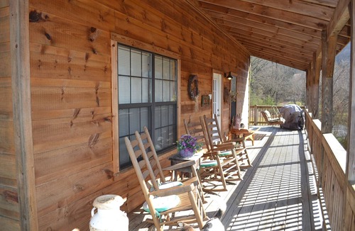 Sevierville Cabin | Beautiful Three Bed Two Bath Near Pigeon Forge, gatlinburg