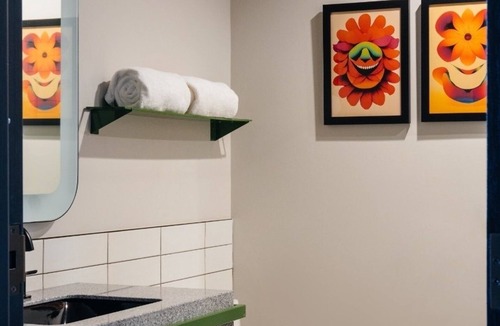 East Nashville Hotel | Beautifully Decorated Room Just Steps from Vibrant Nightlife, 3 Spacious Suites