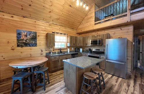 Rogers Cabin | Belay Station Hot Tub - Arcade Loft RRG Escape - Modern hilltop cabin with arcade loft - fast WiFi