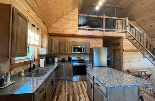 Rogers Cabin | Belay Station Hot Tub - Arcade Loft RRG Escape - Modern hilltop cabin with arcade loft - fast WiFi