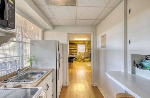 Raccoon Ridge Cabin | Best Aska Location, River Views, Hot tub & Games