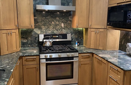 Norman House | Best Location, comfy bungalow just a 10 min.walk to OU Stadium or Campus Corner