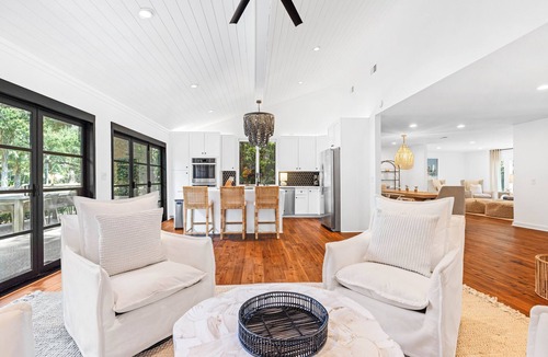 Heritage Woods House | BESTNEST by Beverly Serral 44 Heritage Rd, Sea Pines *Pet Friendly*