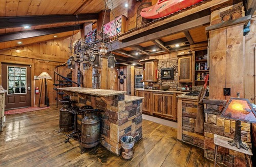 Ellijay Cabin | Big Bear Falls - Riverfront | Pet Friendly | Hot Tub
