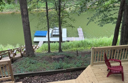 Lucas Cabin | Bigfoot Bay On Barren River Lake! Lakefront, Smokey Mountain setting, Sleeps 14!