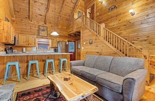 Helen Cabin | BigFoot Bluff Retreat