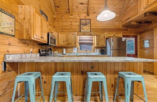 Helen Cabin | BigFoot Bluff Retreat