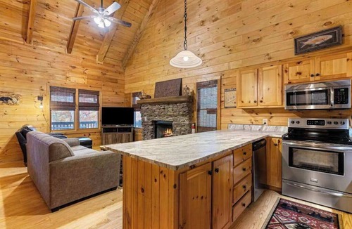 Helen Cabin | BigFoot Bluff Retreat
