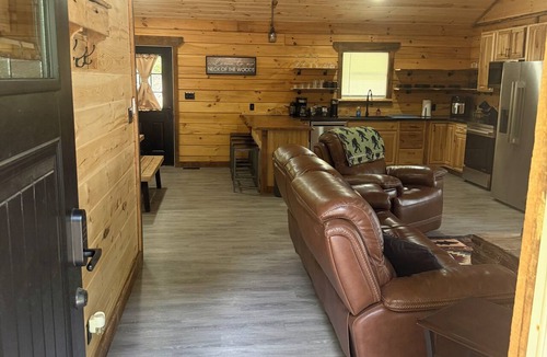 Spring Hill Cabin | Bigfoot's Crossing is an authentic log cabin about 10 minutes from Charleston.