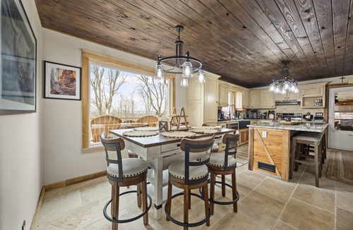 Byrdstown House | Bigfoots Lodge by the Lake - Dale Hollow Cabin with Sauna, Fire Pit, and Game Room