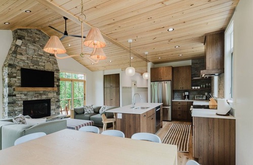 Old Fort House | Bike-In/Bike-Out Luxury Cabin