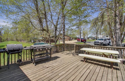 Puposky Cabin | Birch Haven Resort Cabin w/Deck: Boating On-Site