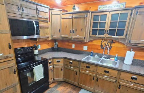 Scotland Cabin | Birdhouse Dome and Cabin - Hot Tub - Kayaks - Disc Golf - 2 Min Walk